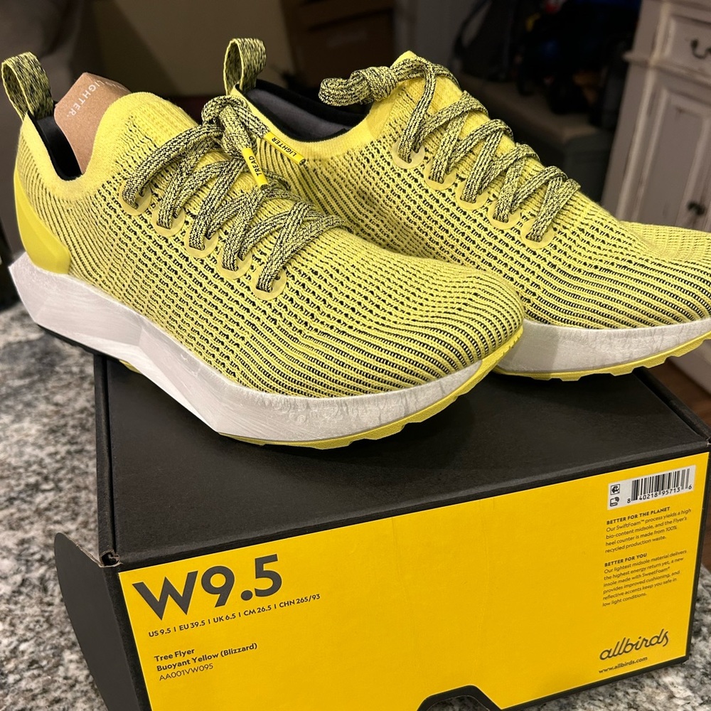 Women’s tree flyer sneaker size 9.5 Buoyant yellow